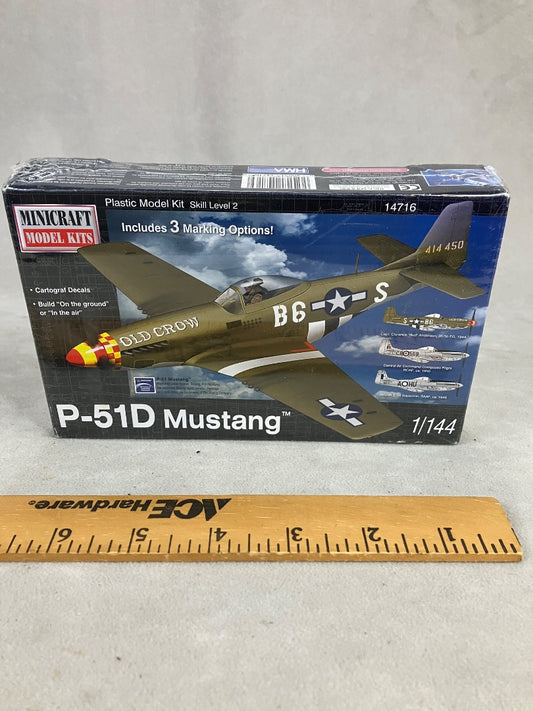 Green Minicraft kits Model Plane, 1/144