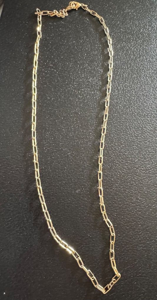 Gold tone paperclip necklace