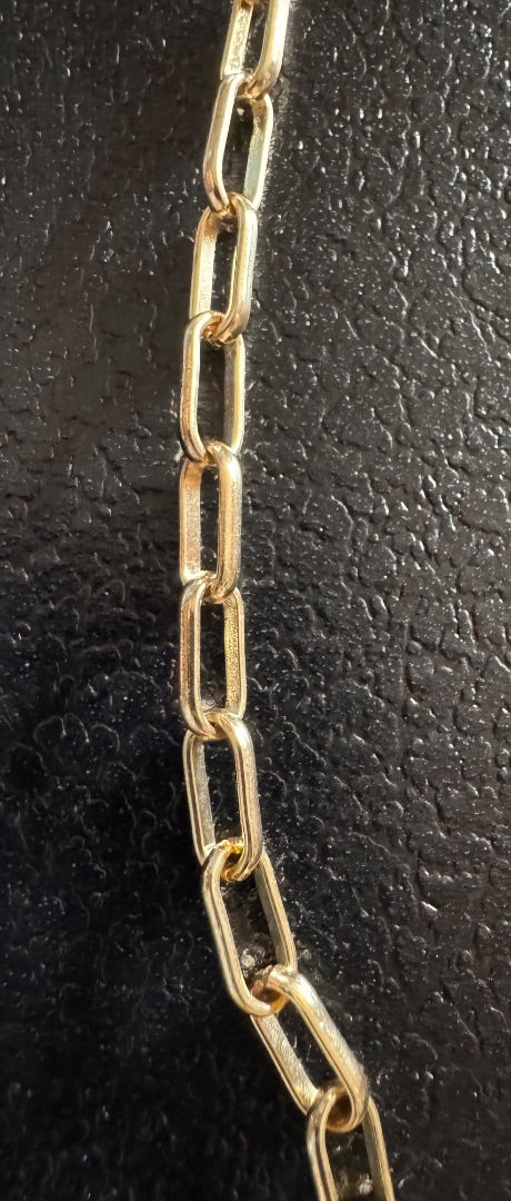 Gold tone paperclip necklace