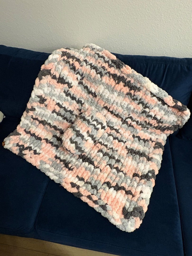 Blushing kiss, baby blanket, 34 x 32