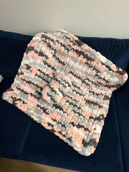Blushing kiss, baby blanket, 34 x 32