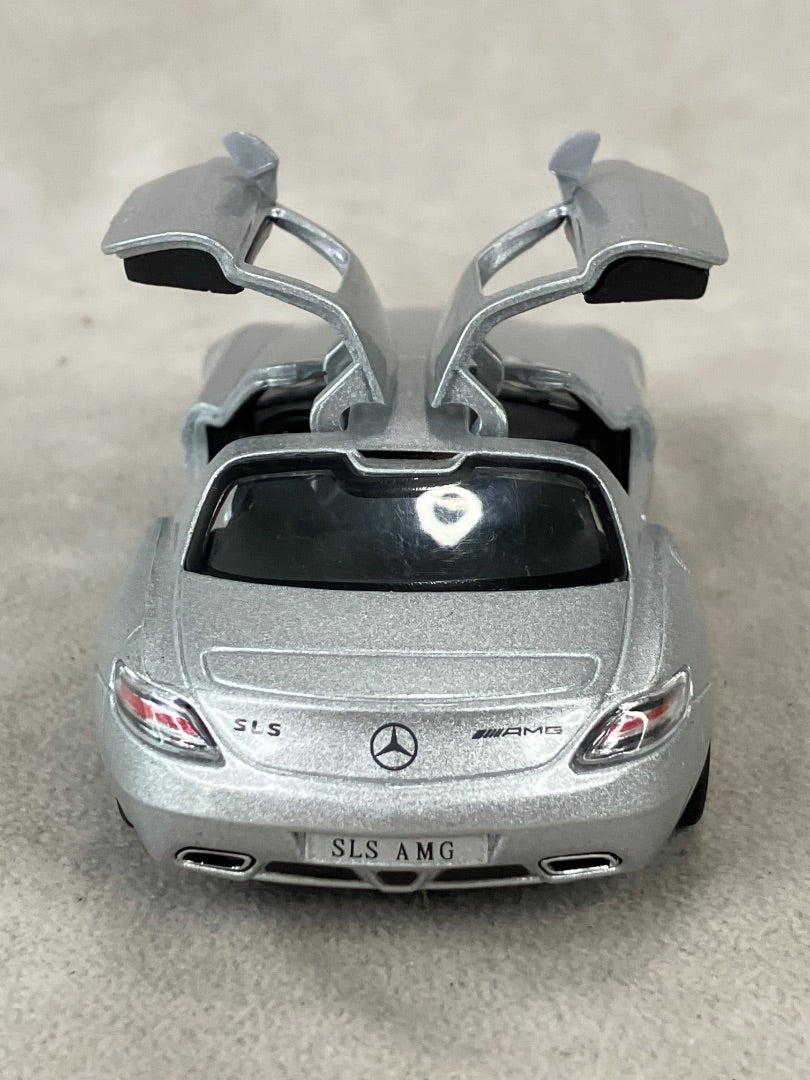 Jaguar Car 1/64 Scale