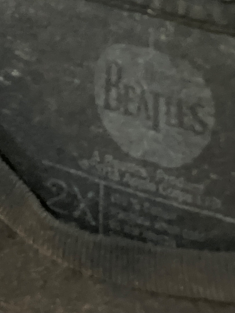 Beatles Sift Tshirt 2X some small tiny holes on bottom