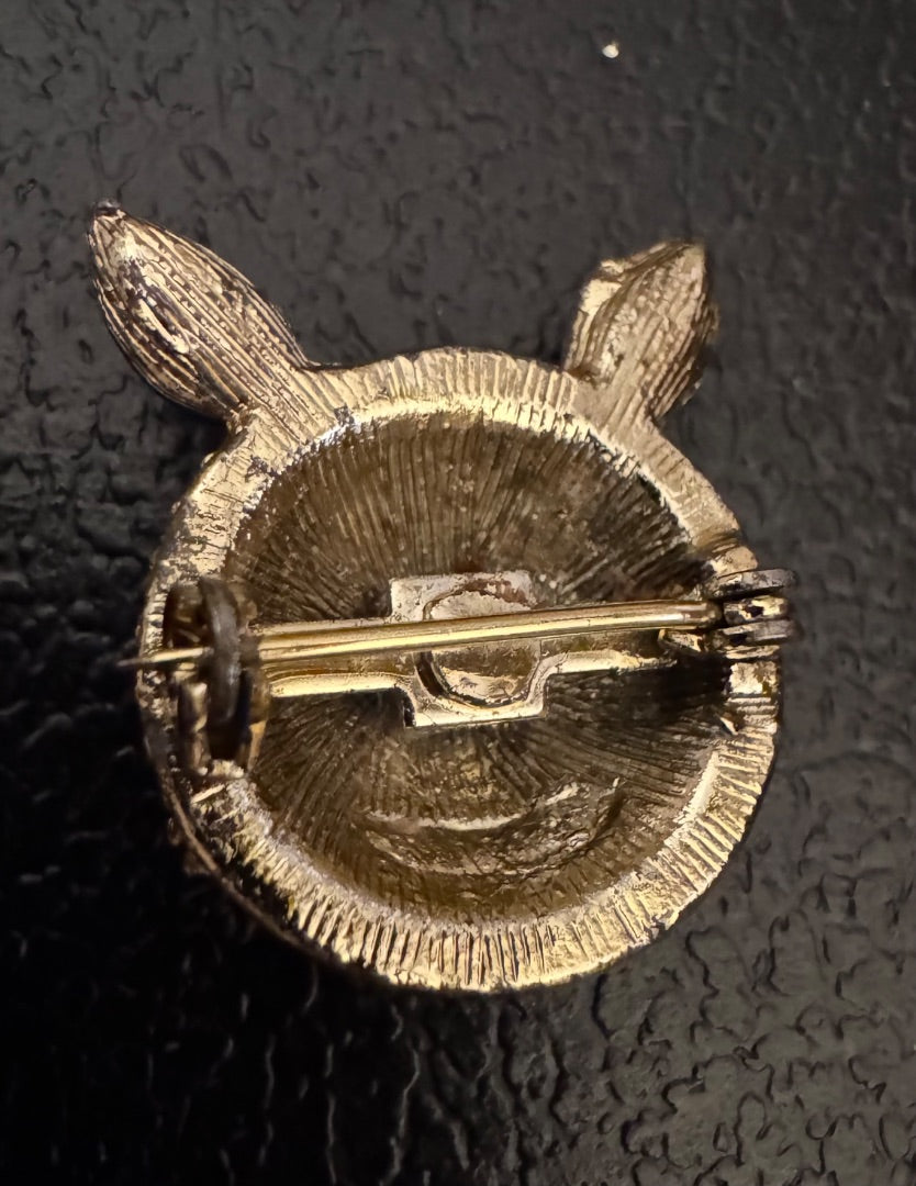 Cat face silver tone brooch