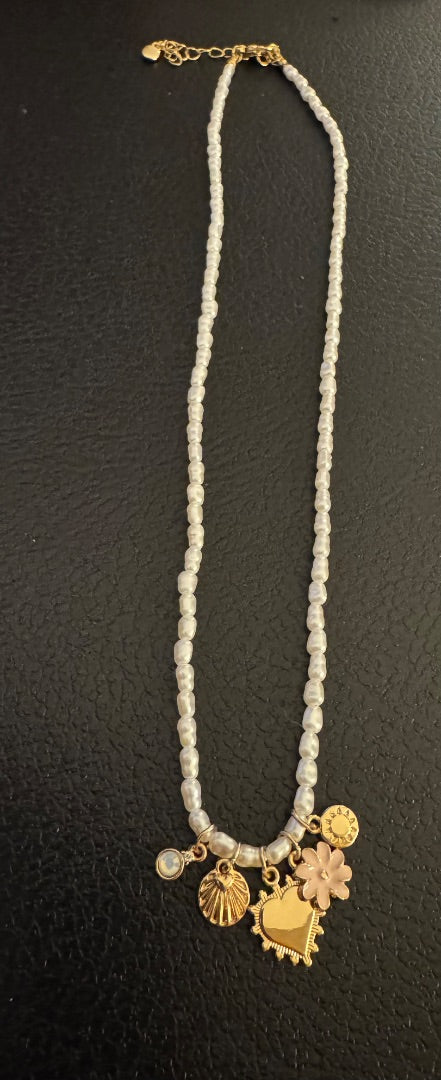 Faux pearl w/gold tone accent dangles necklace