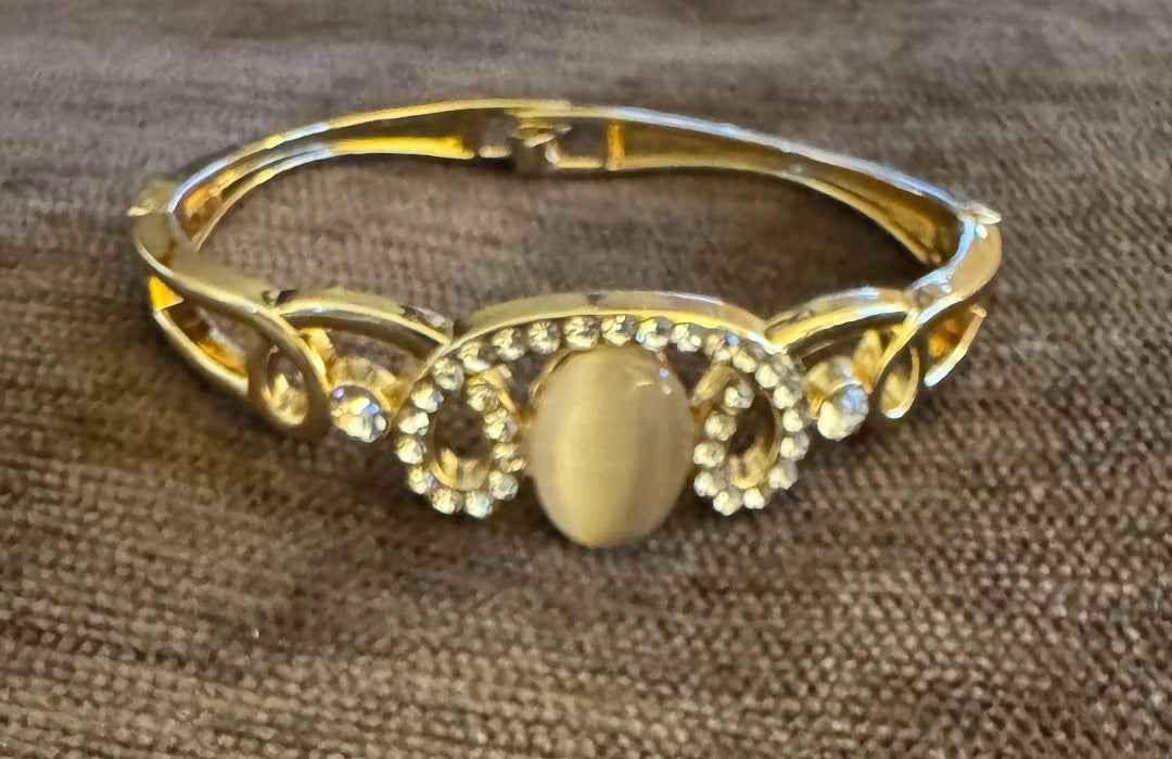 Goldtone pink w/rhine hinged bangle bracelet