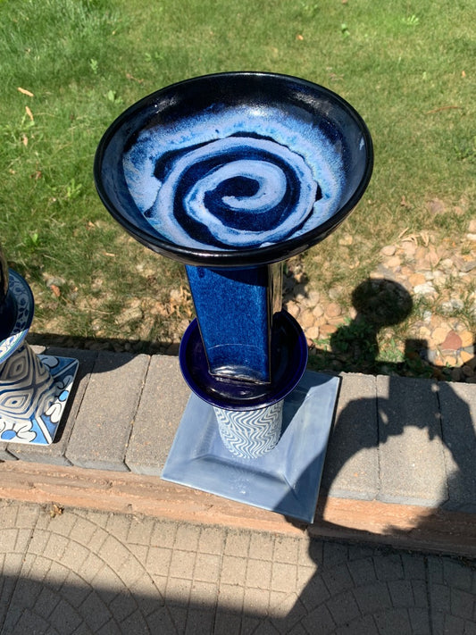 Bird bath blue w/swirl bowl