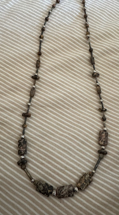 Brown stone lq silver necklace