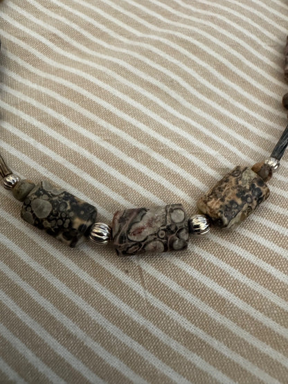 Brown stone lq silver necklace