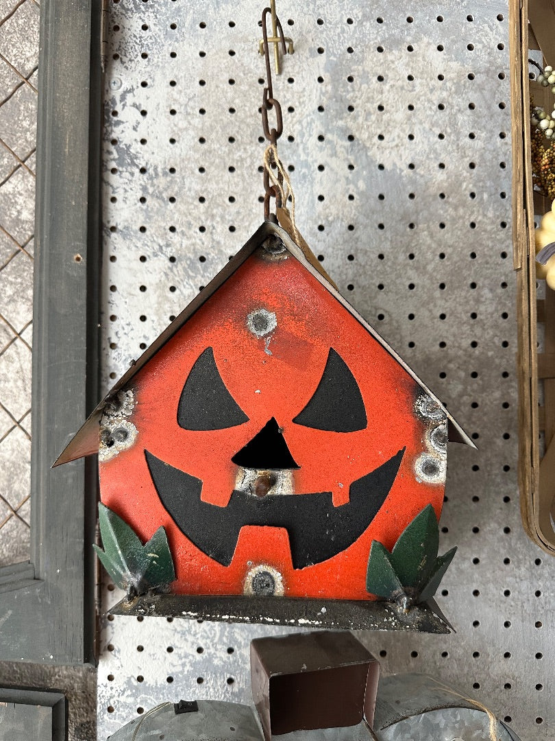 Jack O’Lantern birdhouse