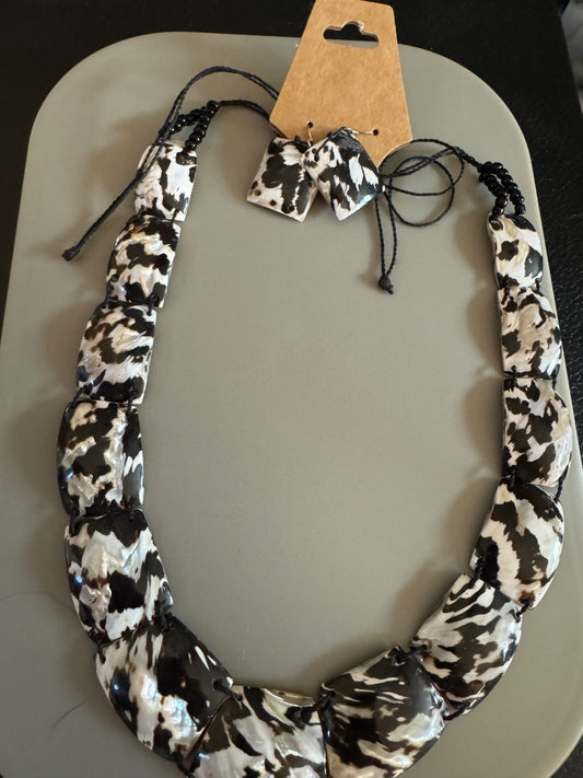 Shell threaded necklace w/earrings