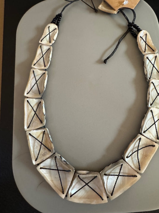 Shell threaded necklace w/earrings