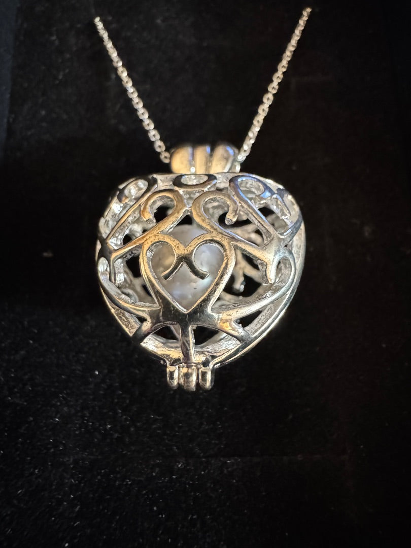 925 Heart locket w/pearl necklace