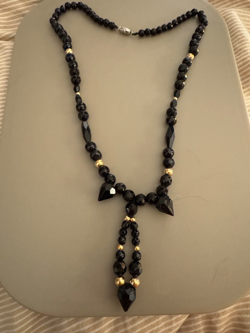Black faceted w/drop necklace