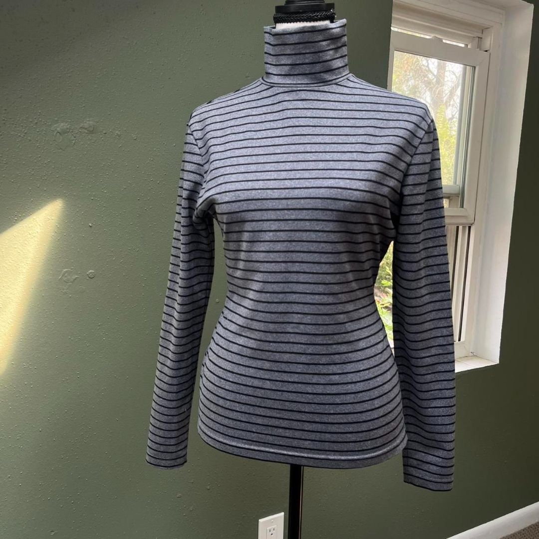 90s/Y2K Express Tricot Gray Striped Turtleneck, M