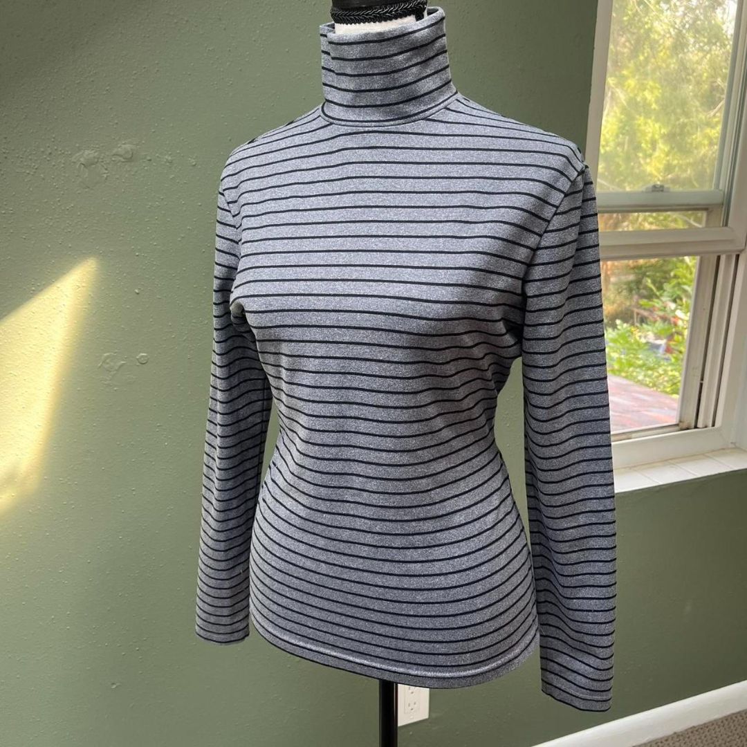 90s/Y2K Express Tricot Gray Striped Turtleneck, M