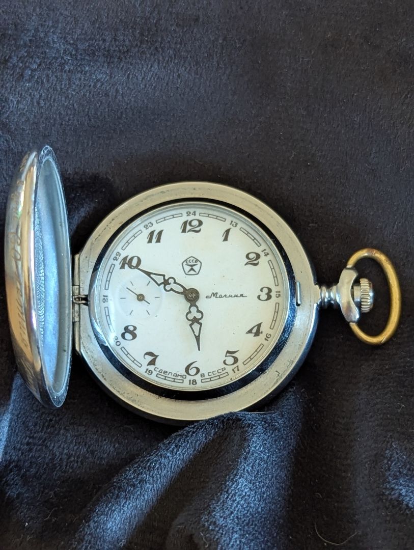 Molnija Pocket Watch - 18 J - size 16 - Runs Great
