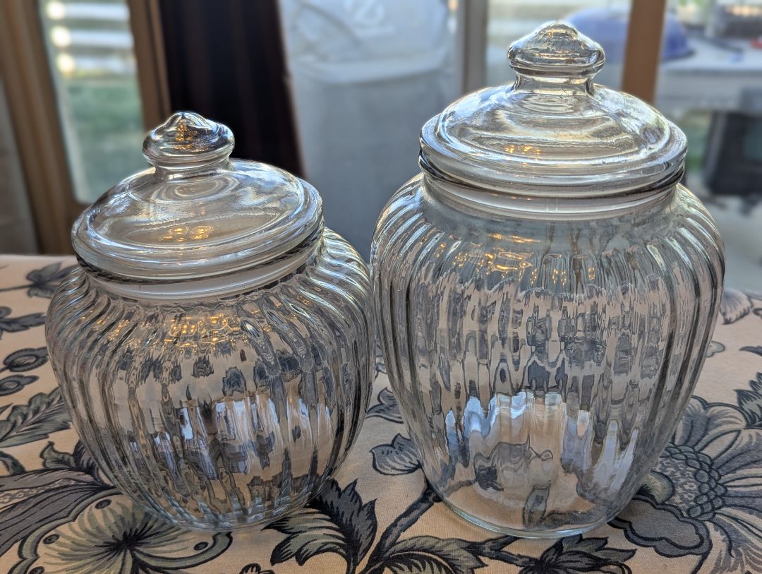 Sealing glass jars