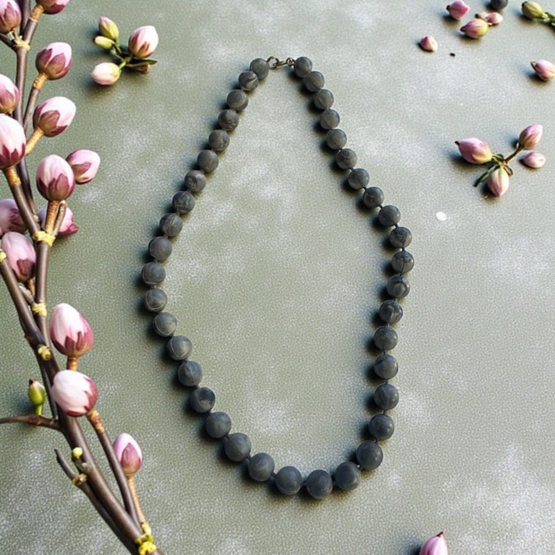 Blue bead round necklace