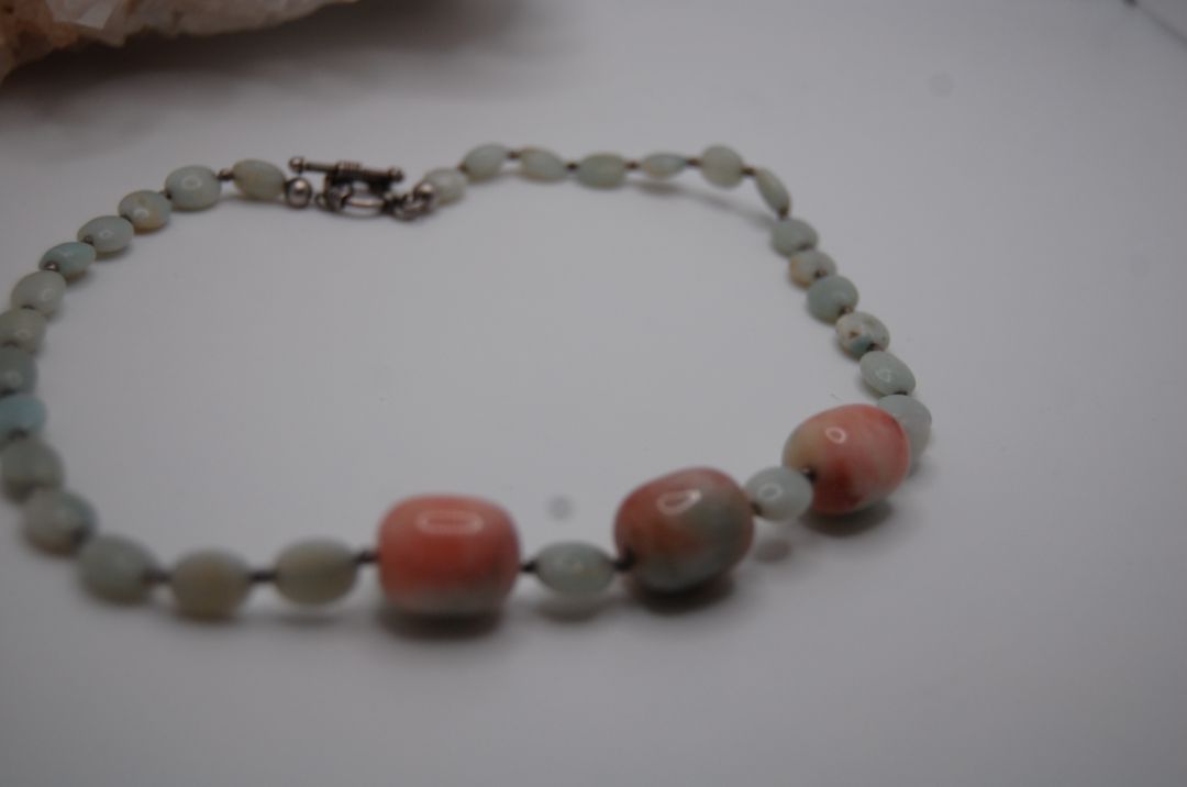 Necklace - Serpentine Beaded Necklace with 3 chunky peach and green accent stones