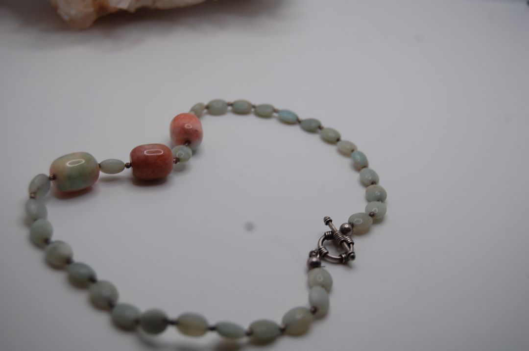 Necklace - Serpentine Beaded Necklace with 3 chunky peach and green accent stones