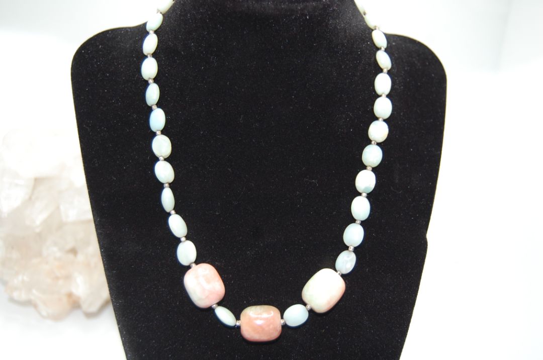 Necklace - Serpentine Beaded Necklace with 3 chunky peach and green accent stones