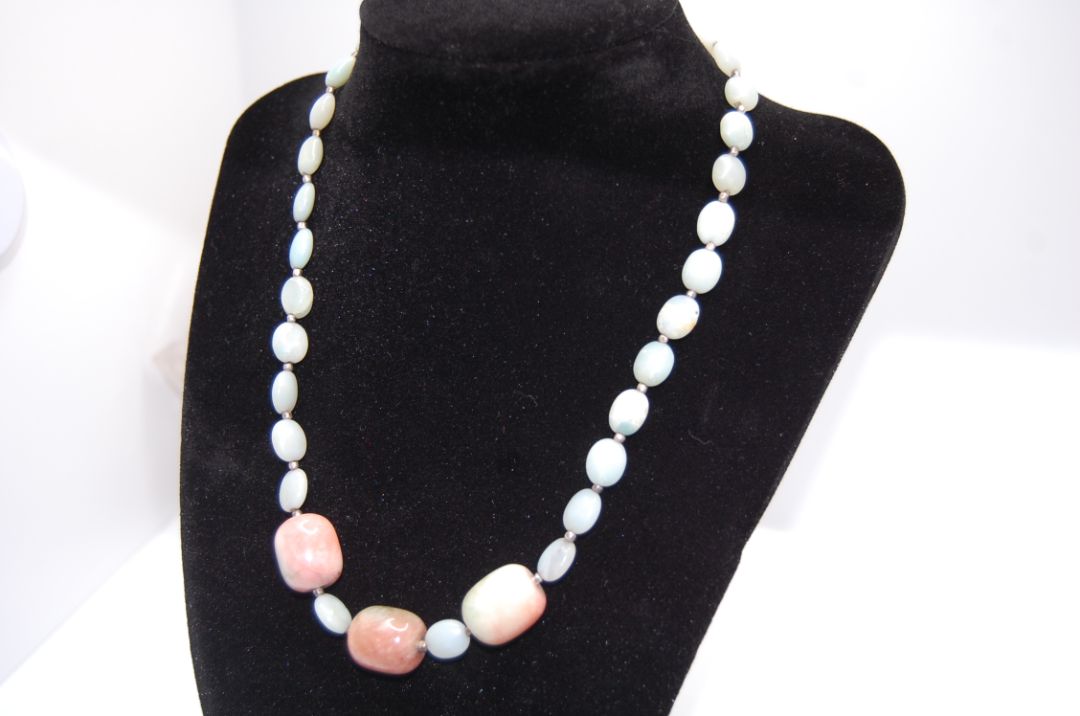 Necklace - Serpentine Beaded Necklace with 3 chunky peach and green accent stones