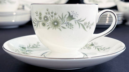 Wedgewood Vintage Wedgewood Bone China Westbury Pattern Dinnerware Set