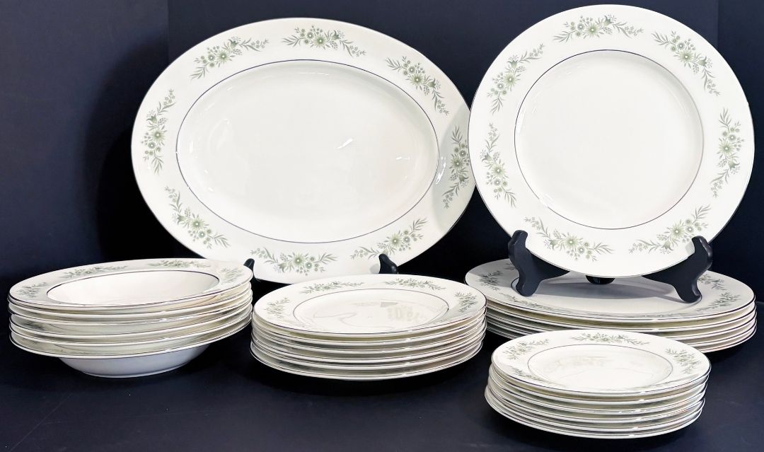 Wedgewood Vintage Wedgewood Bone China Westbury Pattern Dinnerware Set