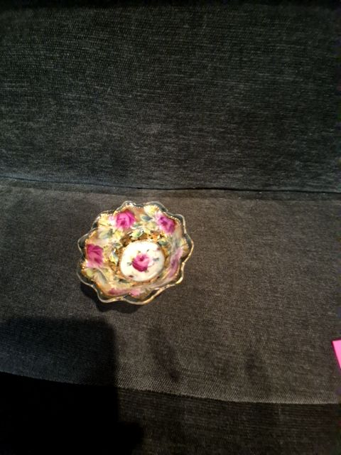 White w/pink flowers Nippon Mini Bowl w/feet, 3" × 2"