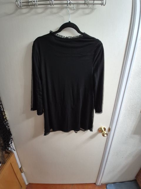 Black Chico's Mesh Embroidered Floral Rose Overlay Blouse, Size 0 Talla 0