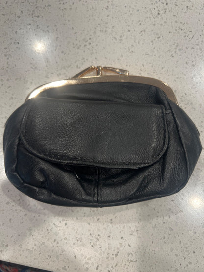 Fox Valley Traders Dual Clasp Leather Coin Purse