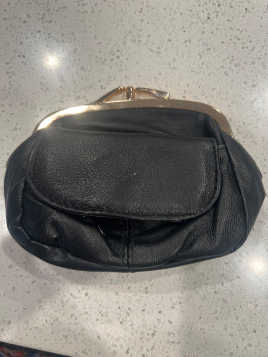 Fox Valley Traders Dual Clasp Leather Coin Purse