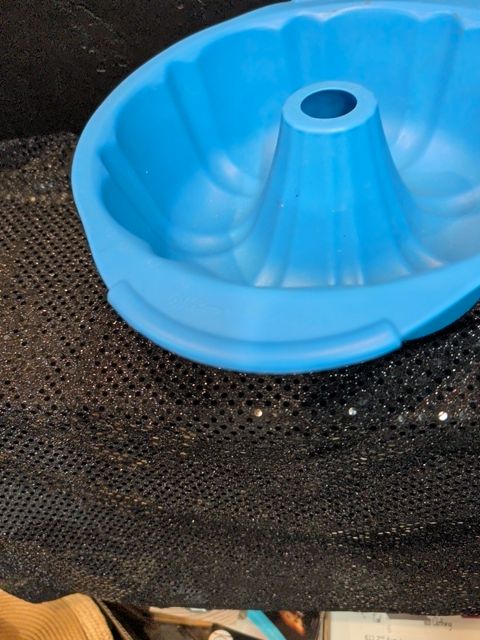 Wilton silicone bundt cake mold