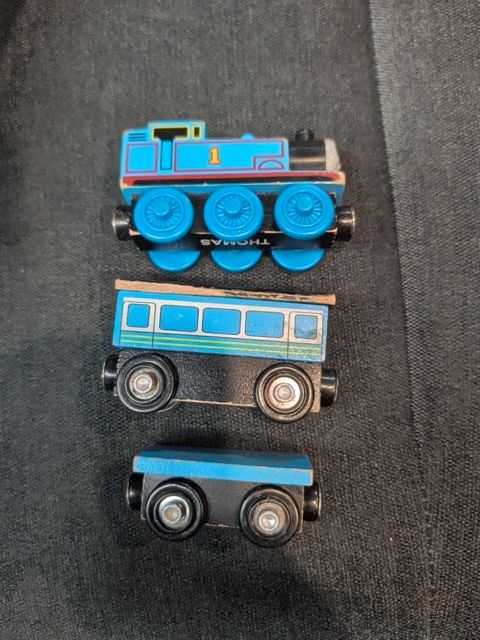 Thomas The Train & 3 Carts Toy Train