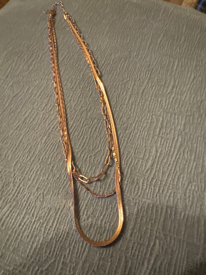 Rose gold Unknown Rose gold three chain necklace