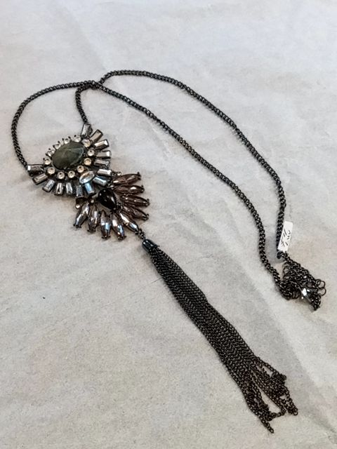 Rhinestone pendant necklace