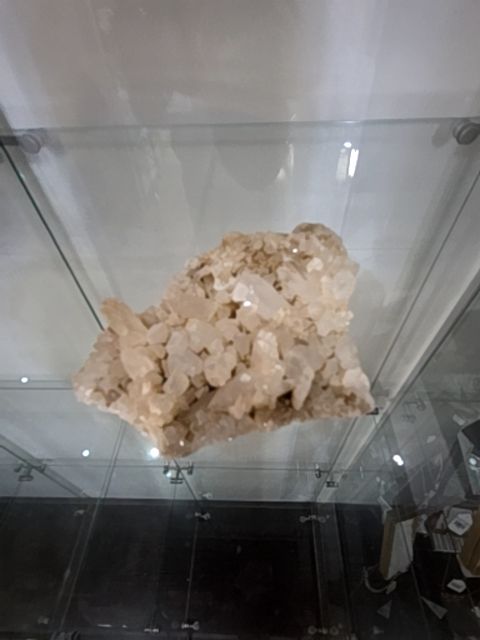 Quartz cluster