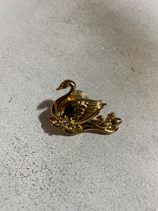 Avon “Precious Love” Swan Pin