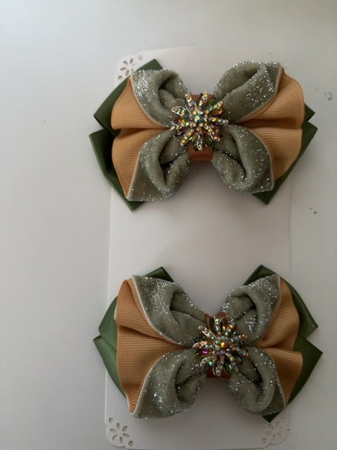 Green/gold MysticalCreationsByMaira Crystal ctr. Piggies