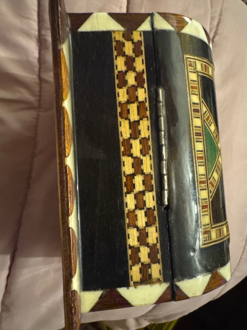Wood trinket box