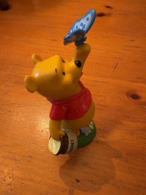 Vintage Winnie The Pooh w/Honey Pot