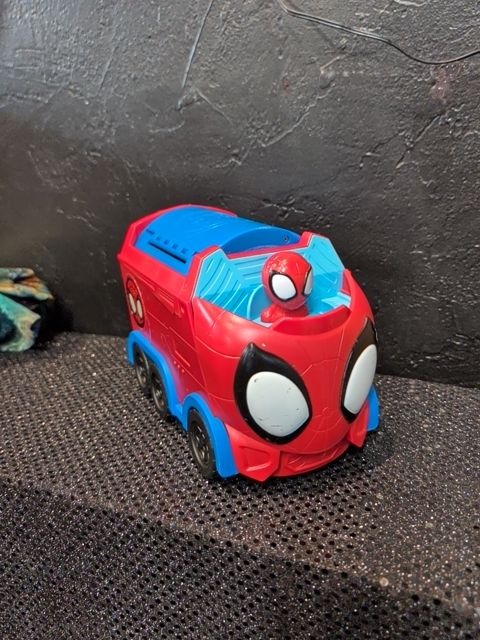 Spidey and his Amazing Friends Marvel’S Web Spinning Hauler Toy Truck