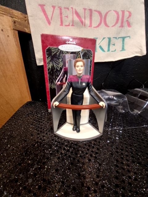 Hallmark Captain Kathryn Janeway Star Trek Voyager Ornament