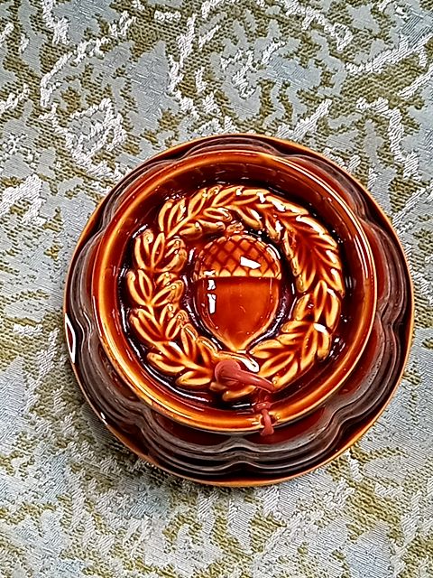 Brown Williams-Sonoma Acorn mold