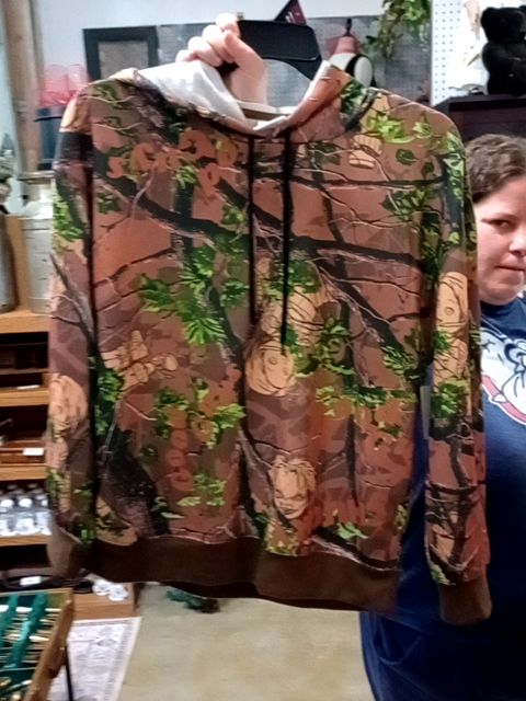 Chucky pullover hoody sz Sm