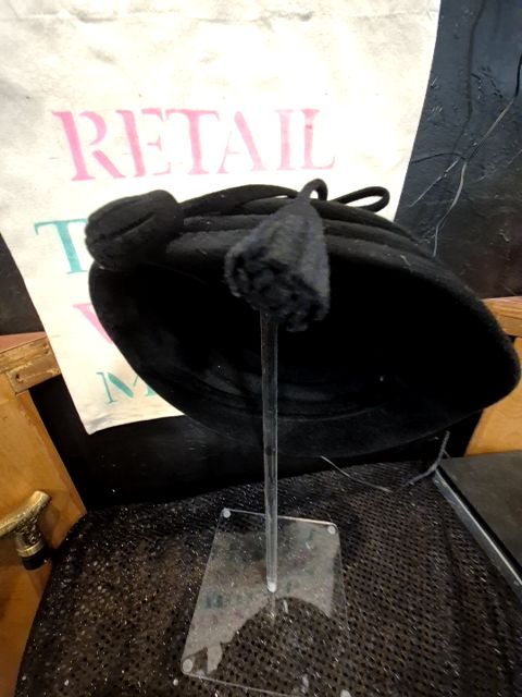 Black  Vintage '50s Hat: Black Ribbed