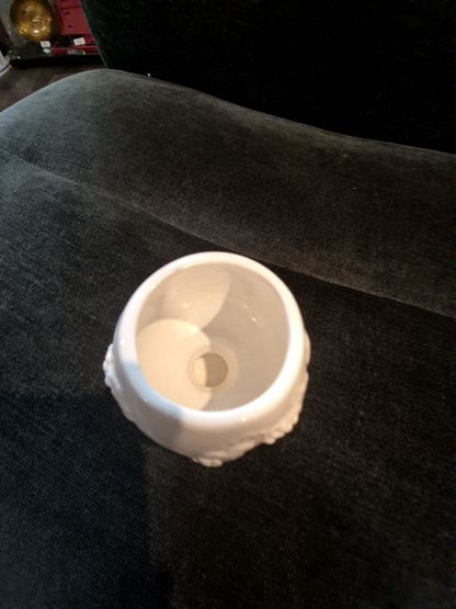White  Porcelain vase w/grapes, 2.5" × 3"