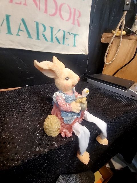 Shelf Sitting Bunny, 4" × 2.5" × 4" u + 3.5" d