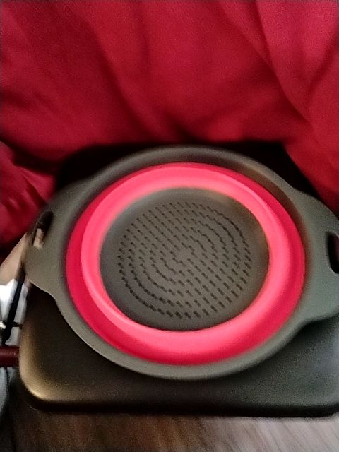 Red & Dark Gray  Collapsible Colander, Medium